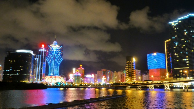 Will 50% Smoke Area in Casinos Make Smoke-free Macao?