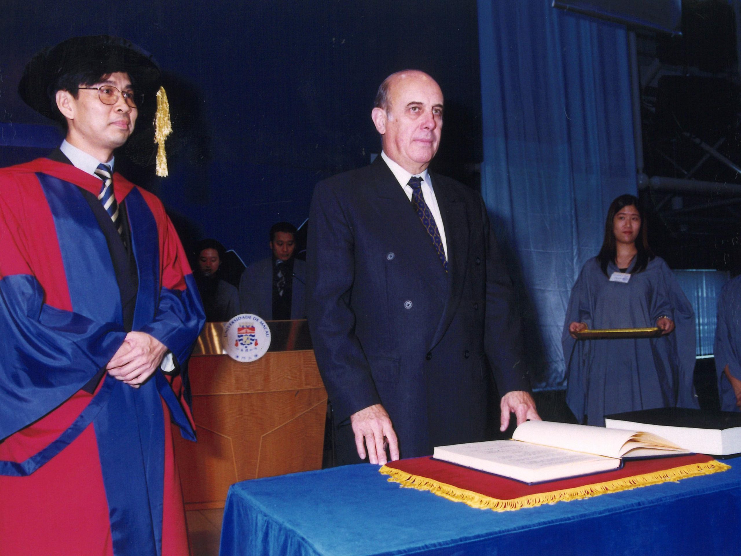 Prof Iu Vai Pan (left) is appointed as the rector of the University of Macau by the then governor of Macao, Vasco Joaquim Rocha Vieira (centre), in August 1999.