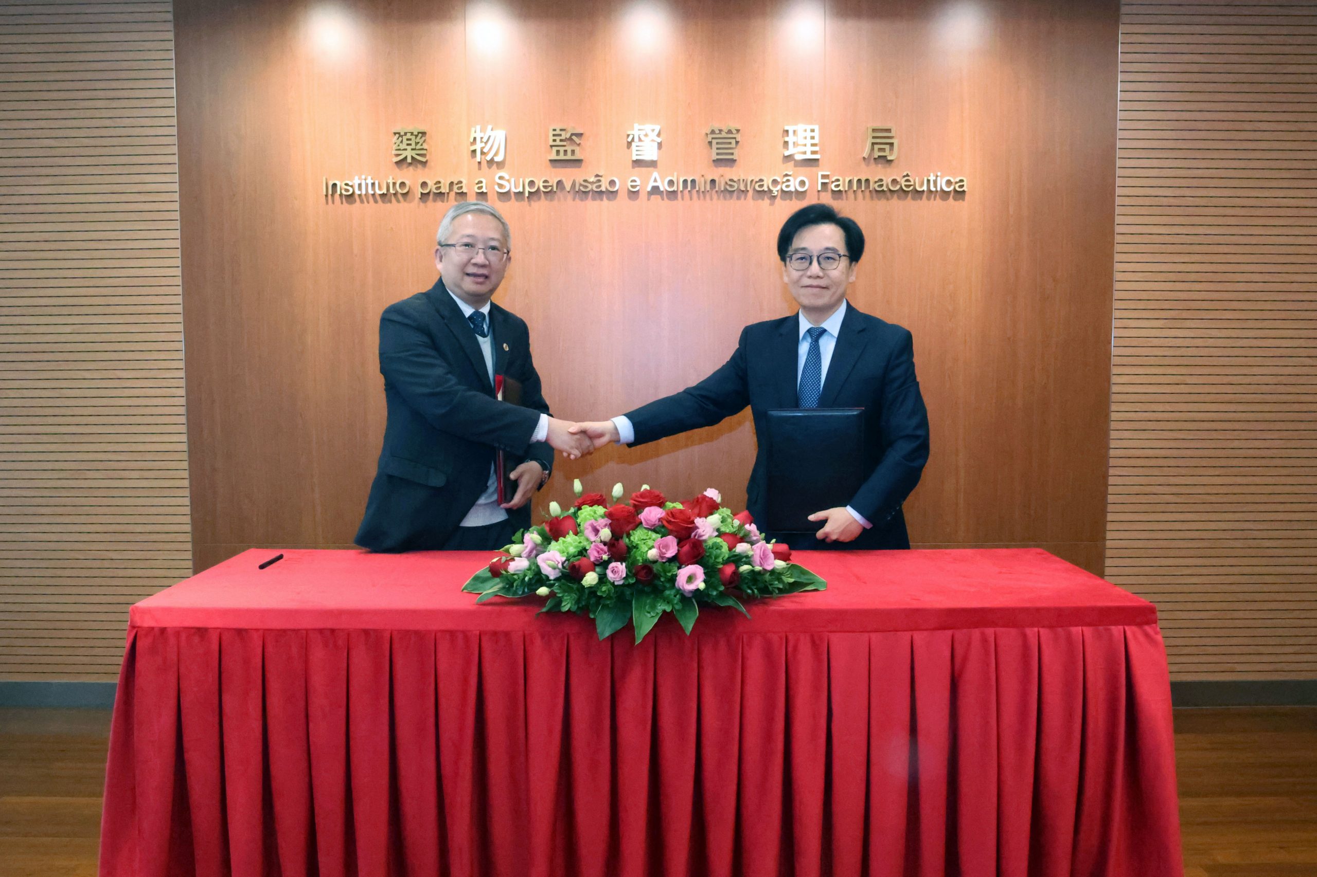 The agreement signing ceremony